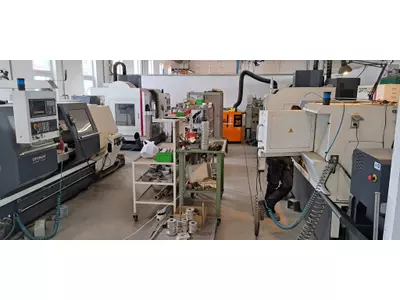 CNC-Bearbeitungsstation mit 5 Achsen